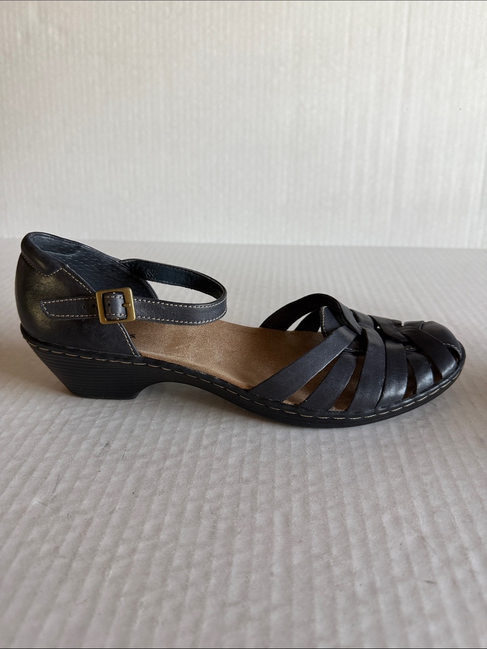Clark’s Bendables Wendy Land Black Leather Closed Toe Sandals - Picture 6 of 11